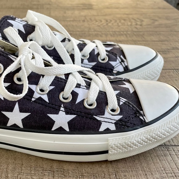 Converse Chuck Taylor Black with White Stars All Star Sneakers:  7-½ M, 9-½ W - Picture 5 of 11